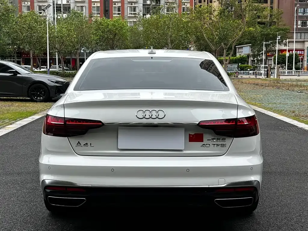 Audi A4L 2022 из CN, фото 6