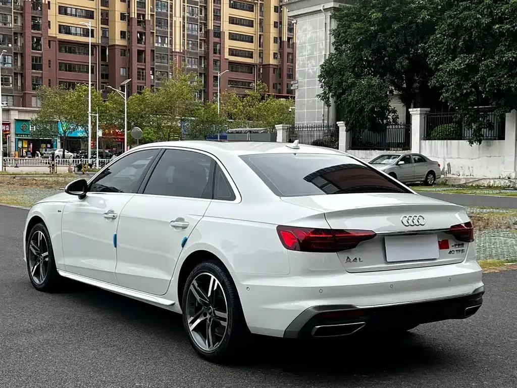 Audi A4L 2022 из CN, фото 9