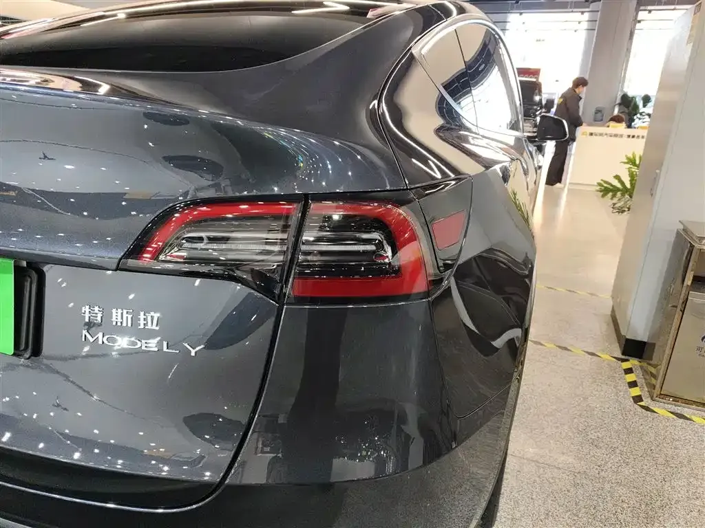 Tesla Model Y — фото 4
