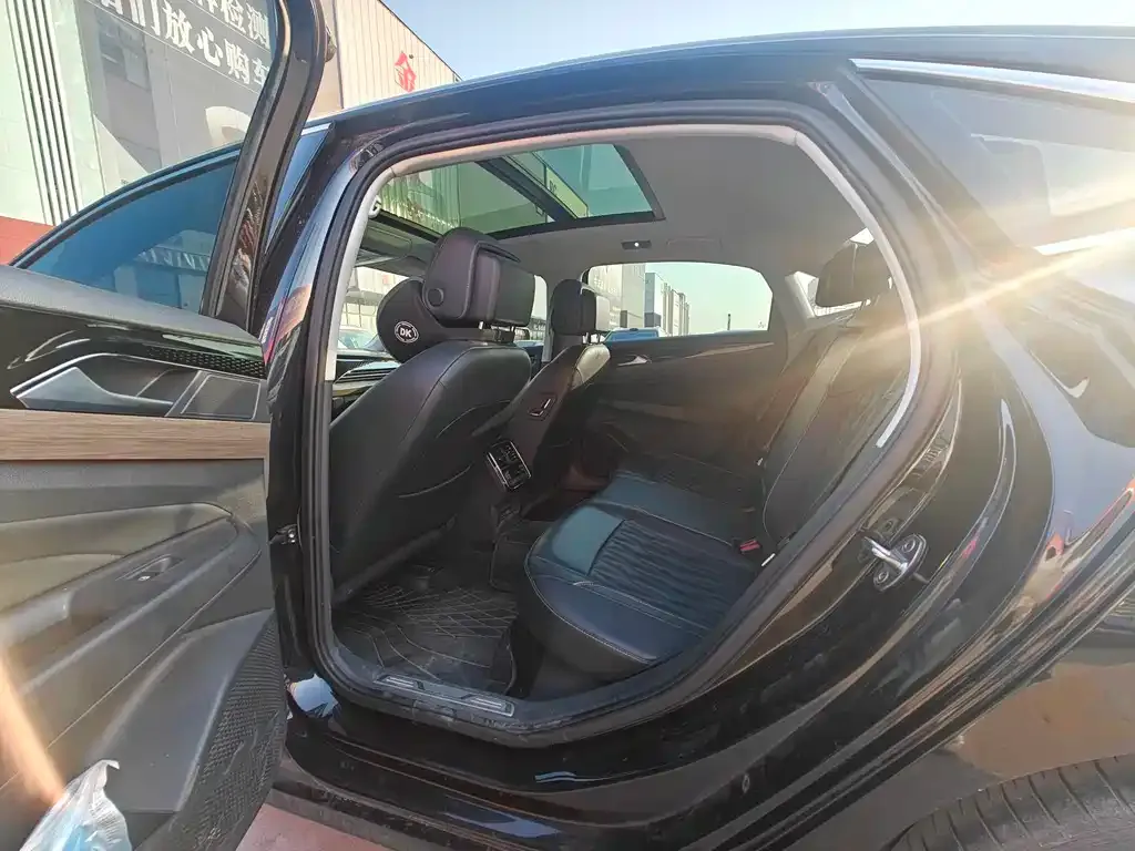 Volkswagen Passat 2021 из CN, фото 4