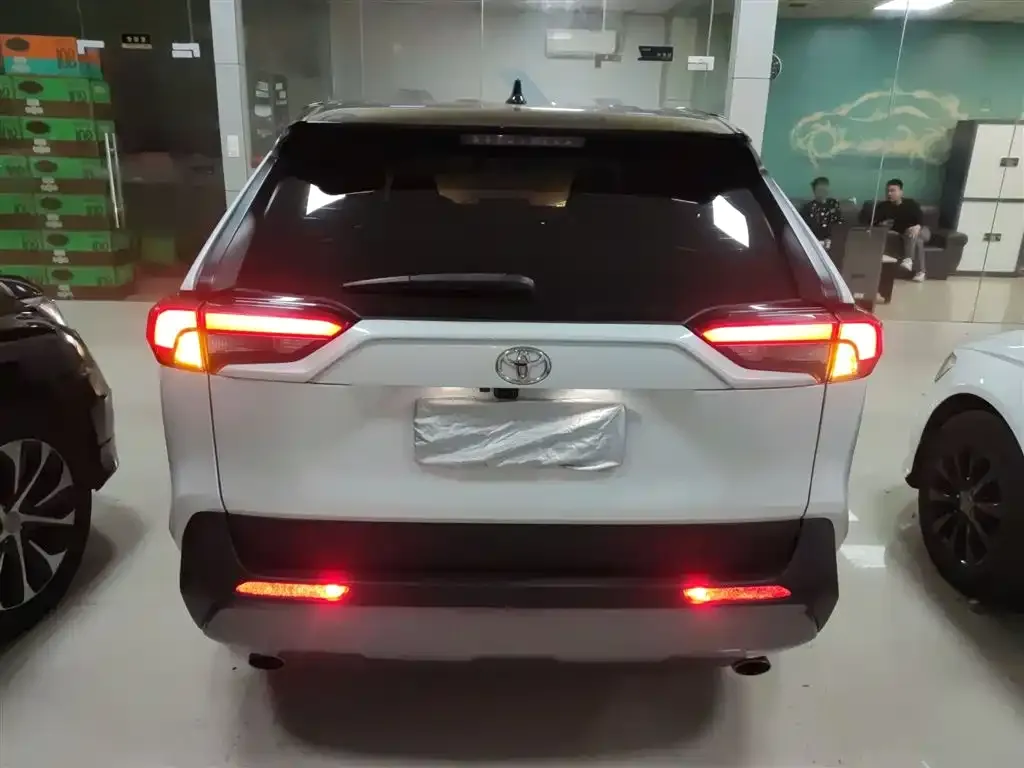Toyota RAV4 2022 из CN, фото 2