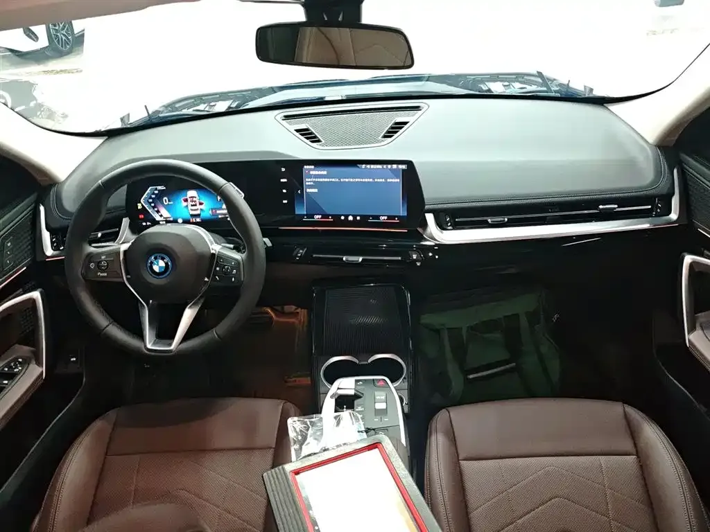 BMW iX1 2025 из CN, фото 10