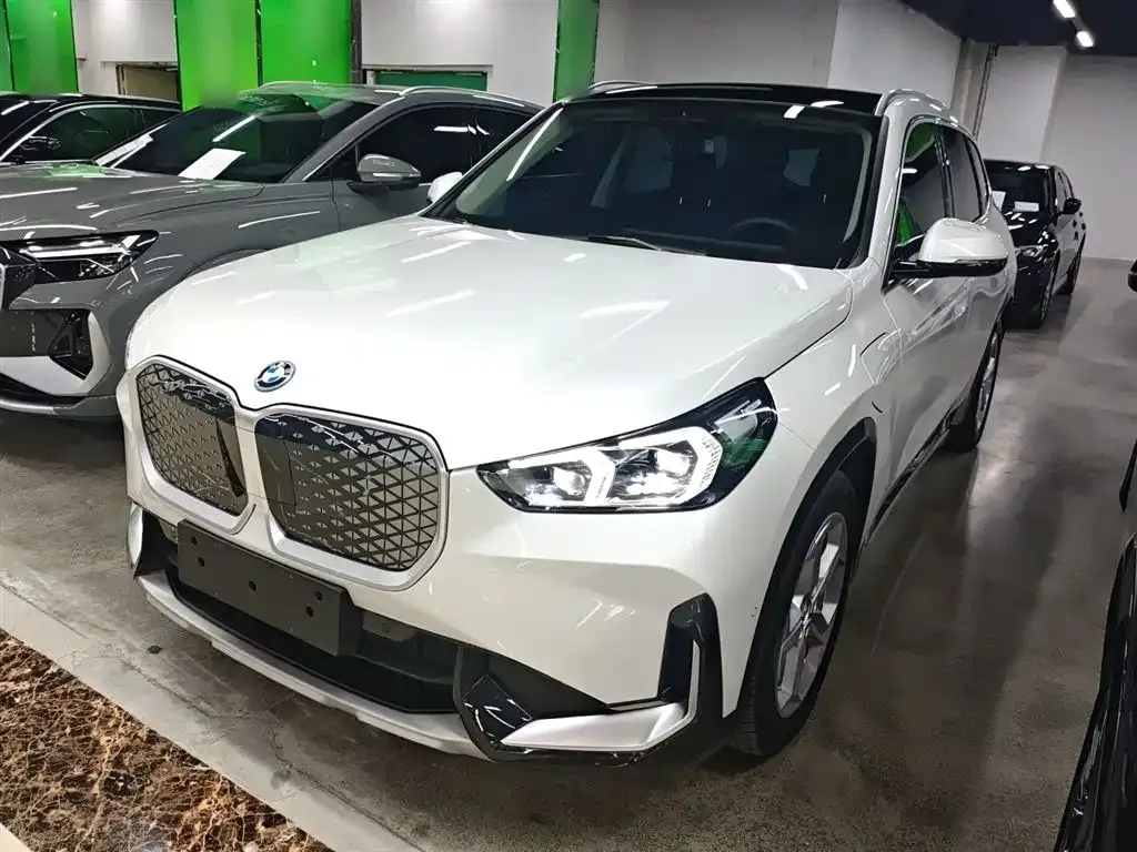 BMW iX1 2025 из CN, фото 2