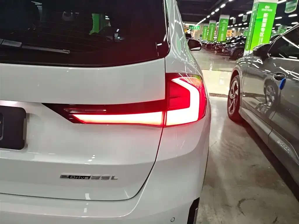 BMW iX1 2025 из CN, фото 8