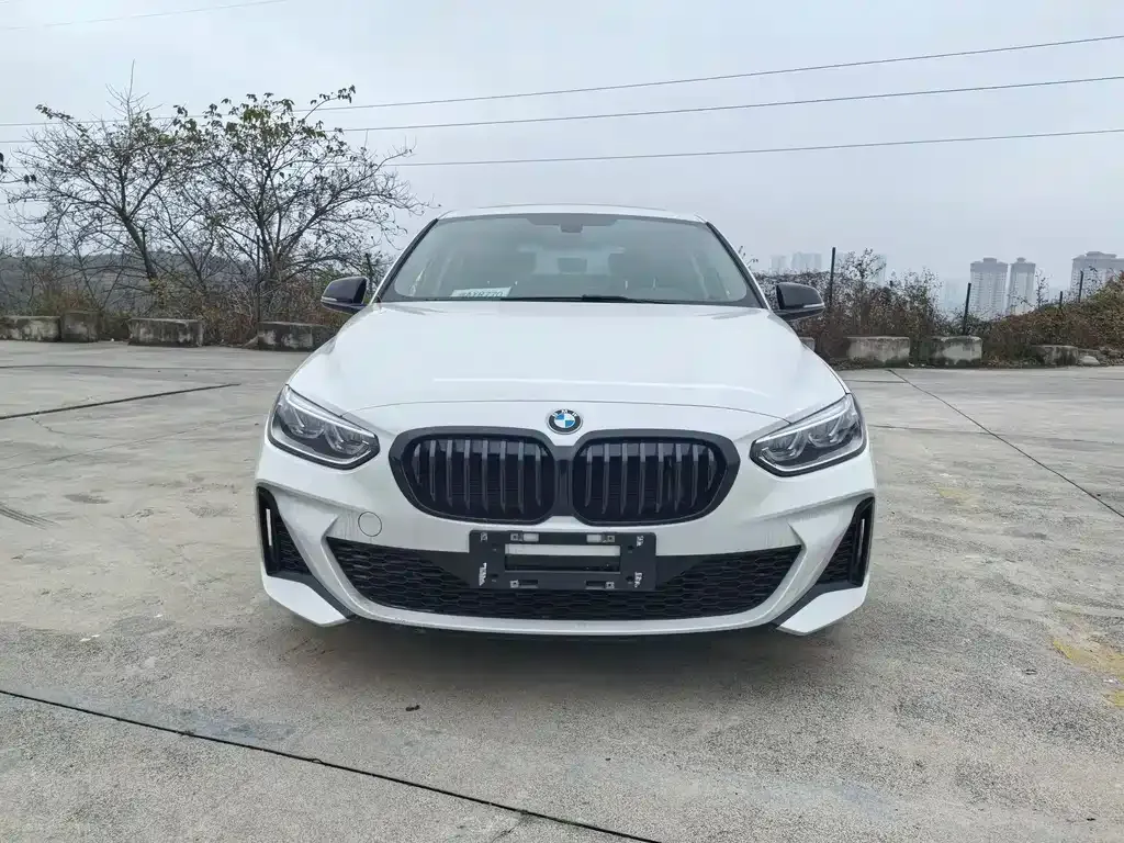BMW 1 Series 2023 из CN, фото 2