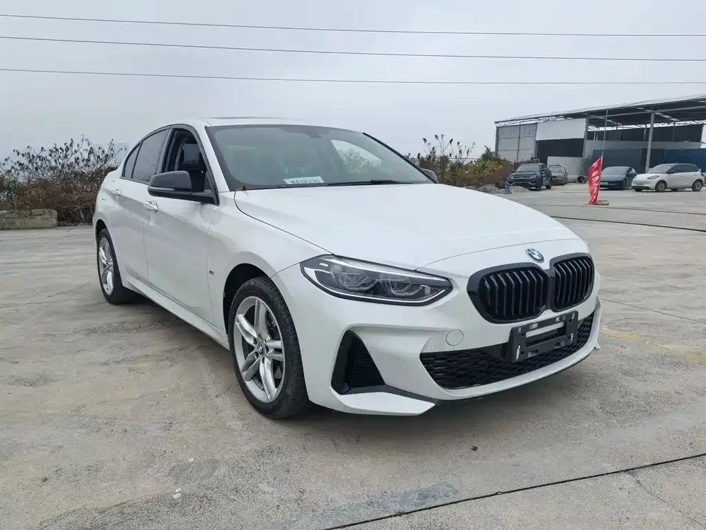 BMW 1 Series 2023 из CN, фото 3