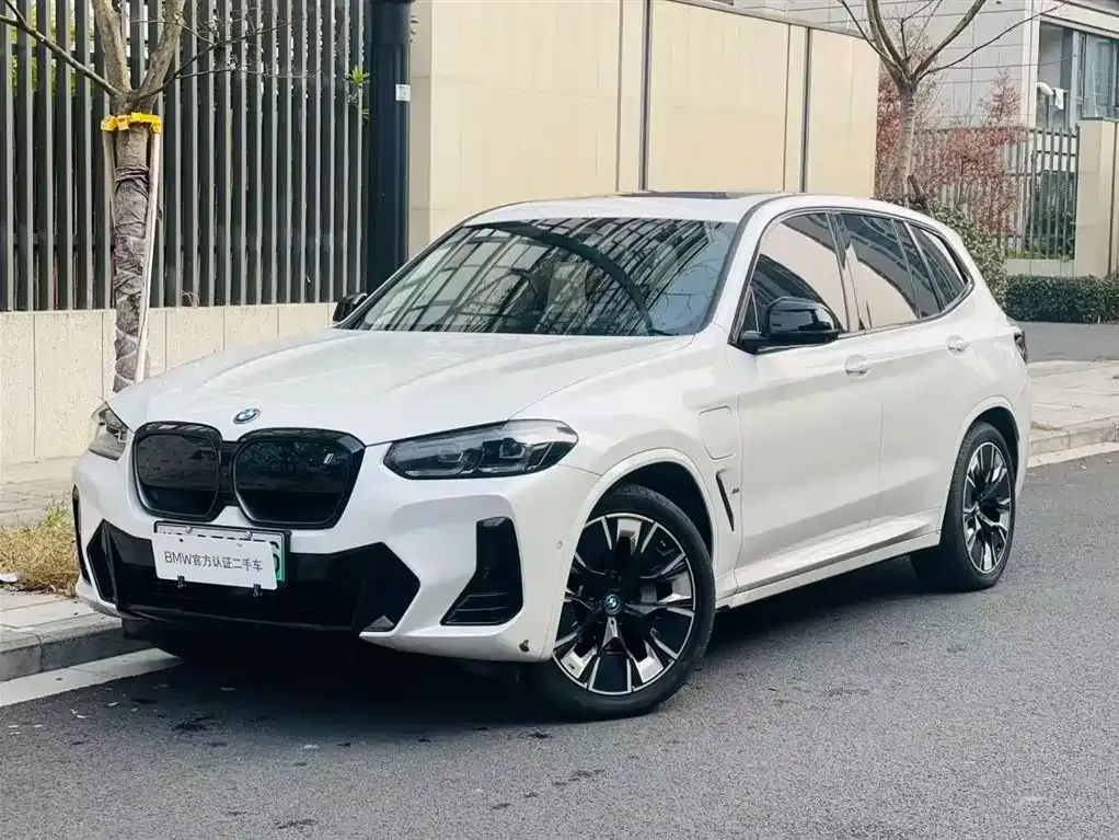 BMW iX3 — фото 1