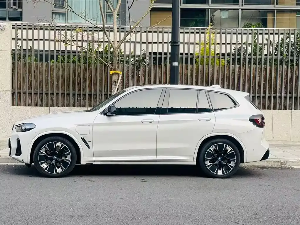 BMW iX3 — фото 2