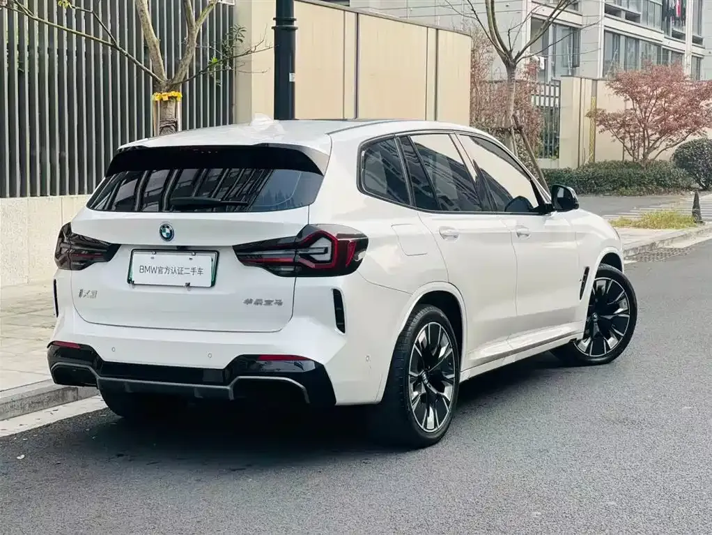 BMW iX3 — фото 9