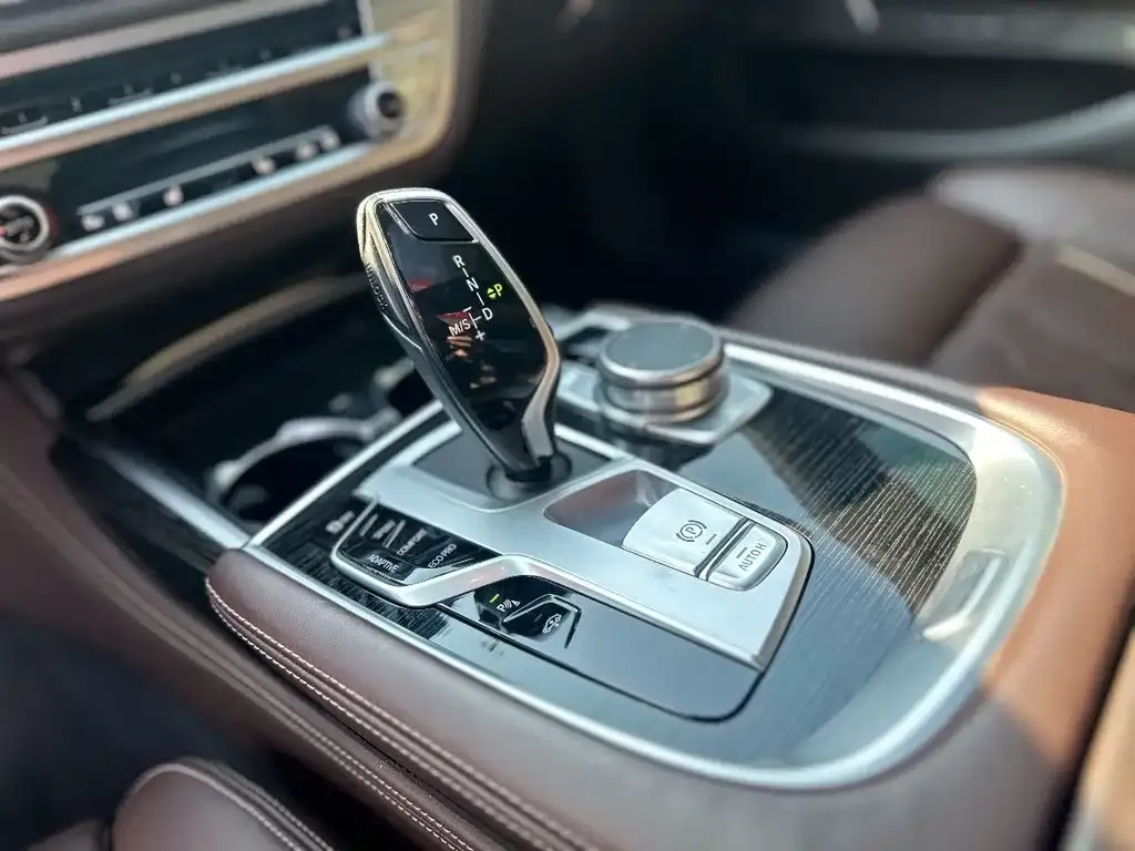BMW 7 Series — фото 3