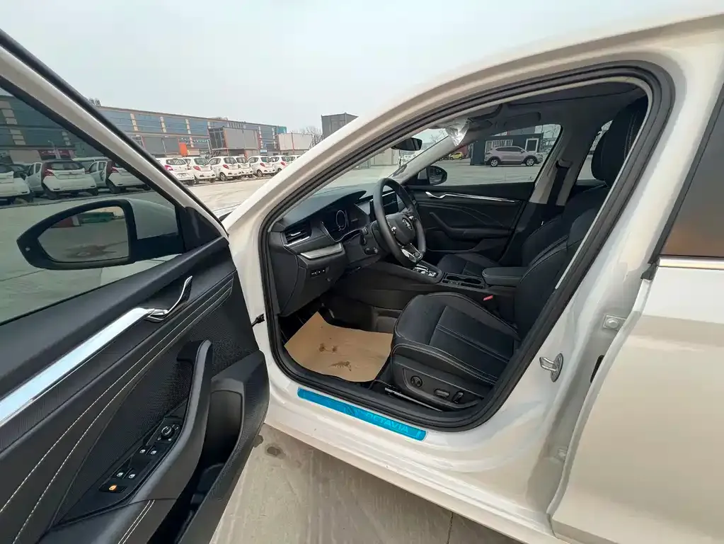 Skoda Octavia 2023 из CN, фото 10