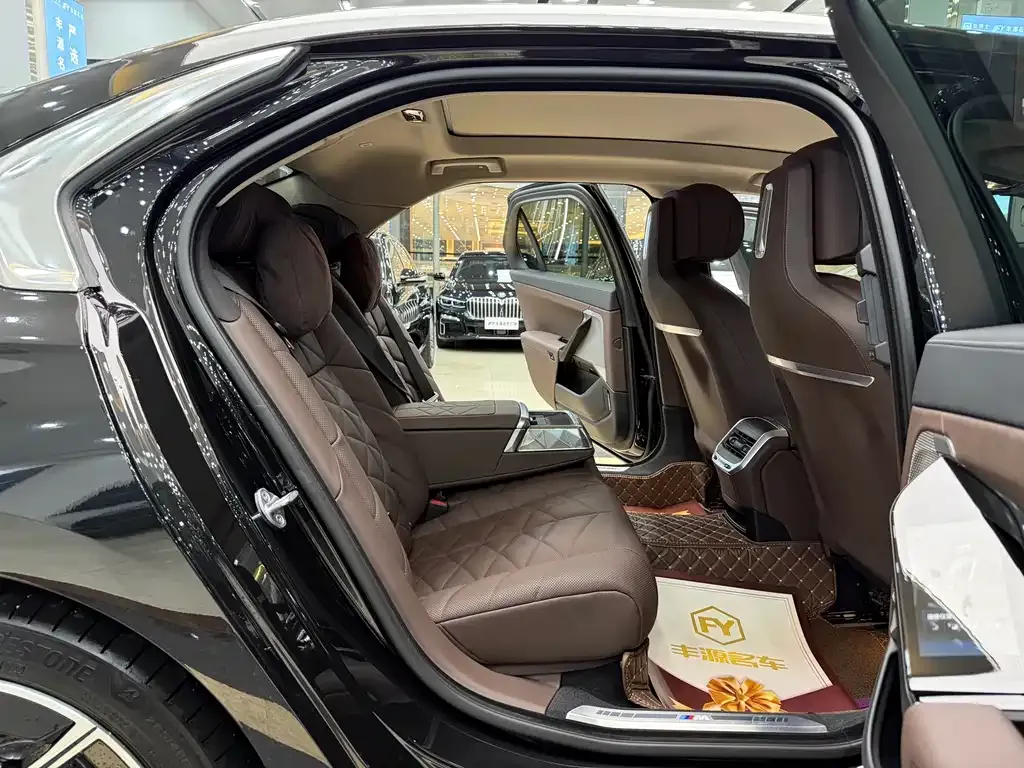 BMW 7 Series 2023 из CN, фото 3