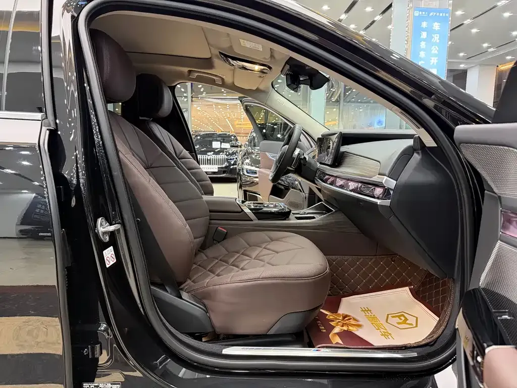 BMW 7 Series 2023 из CN, фото 4