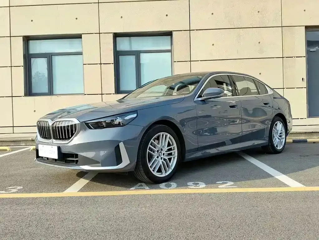 BMW 5 Series 2025 из CN, фото 1