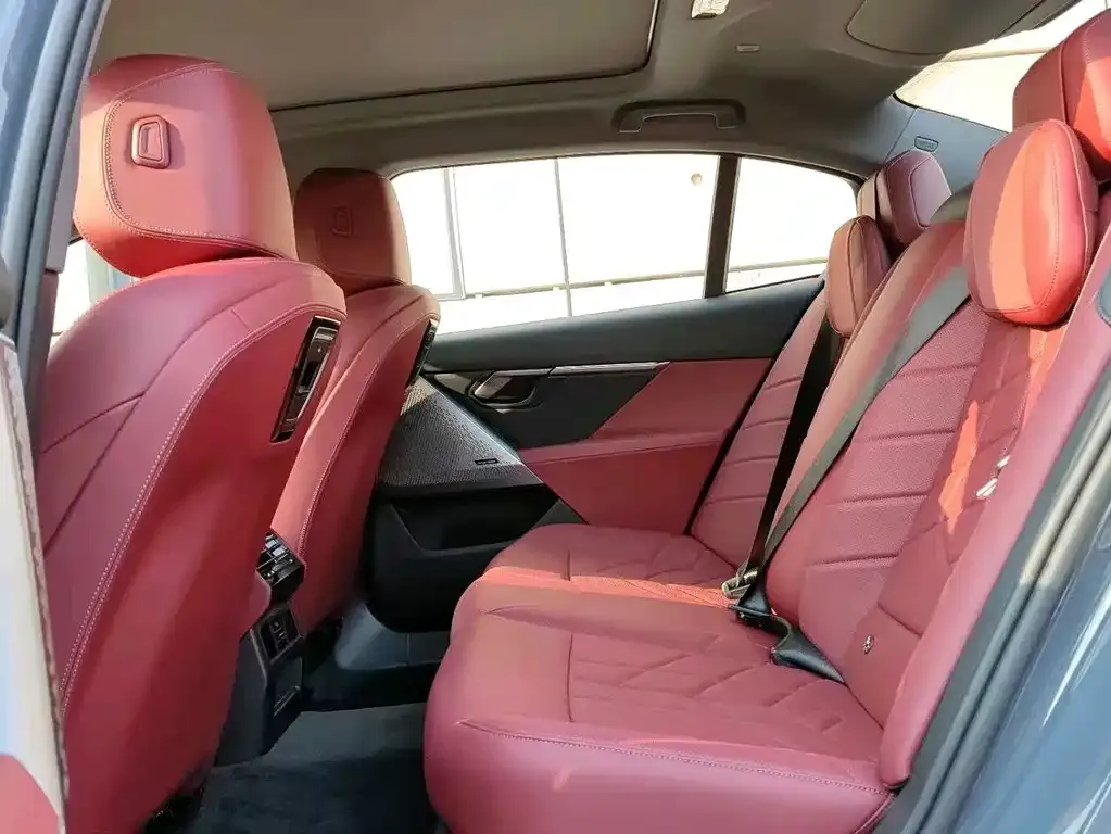 BMW 5 Series 2025 из CN, фото 3