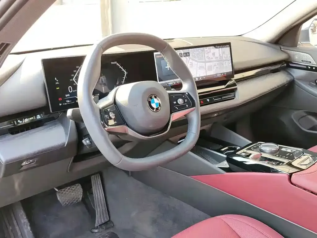 BMW 5 Series 2025 из CN, фото 6