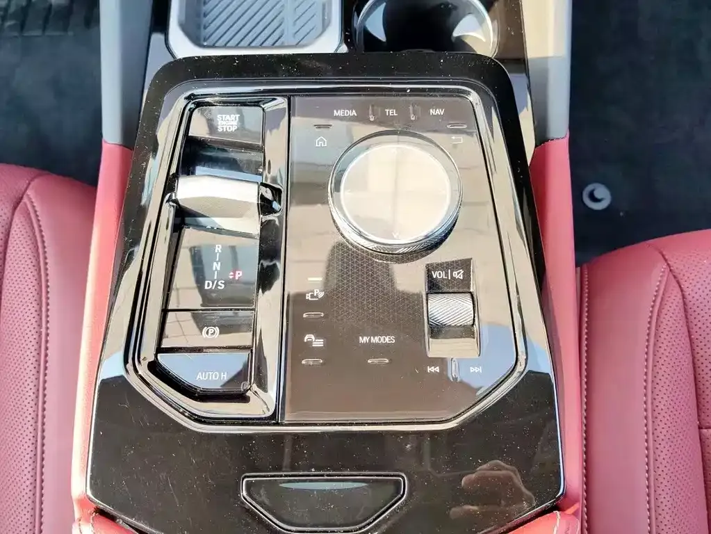 BMW 5 Series 2025 из CN, фото 9