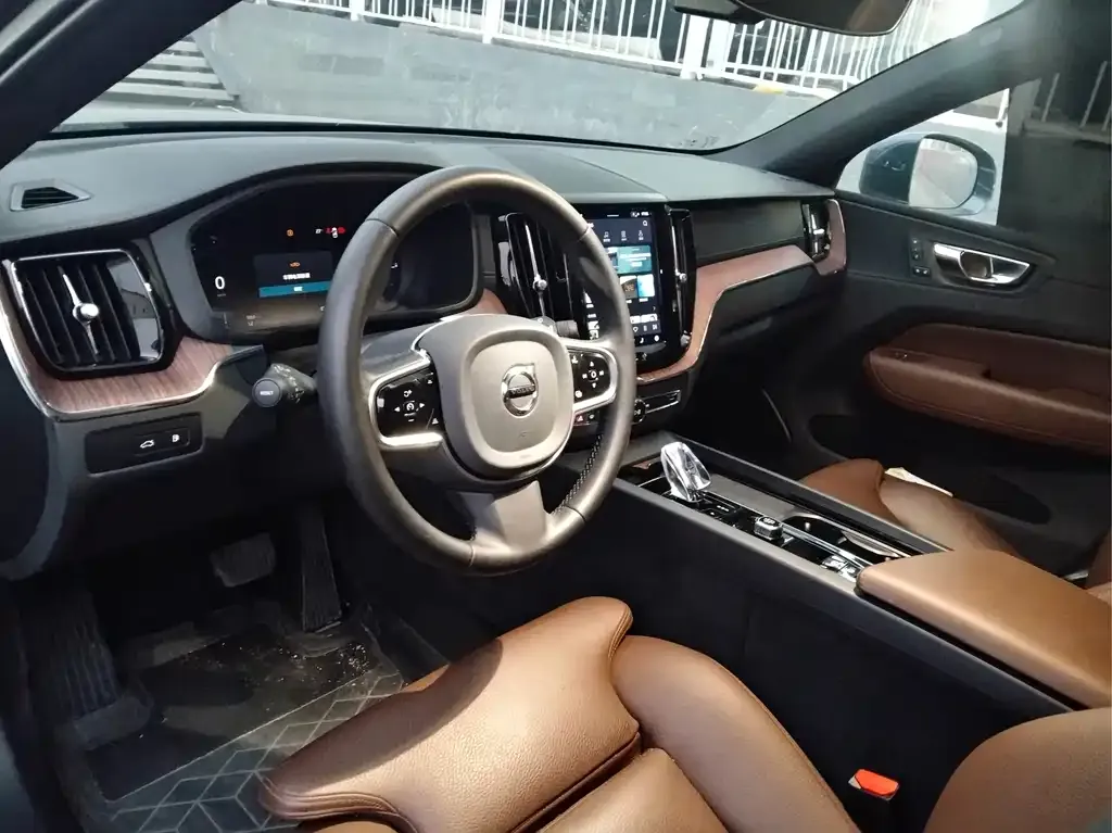 Volvo XC60 PHEV 2025 из CN, фото 5
