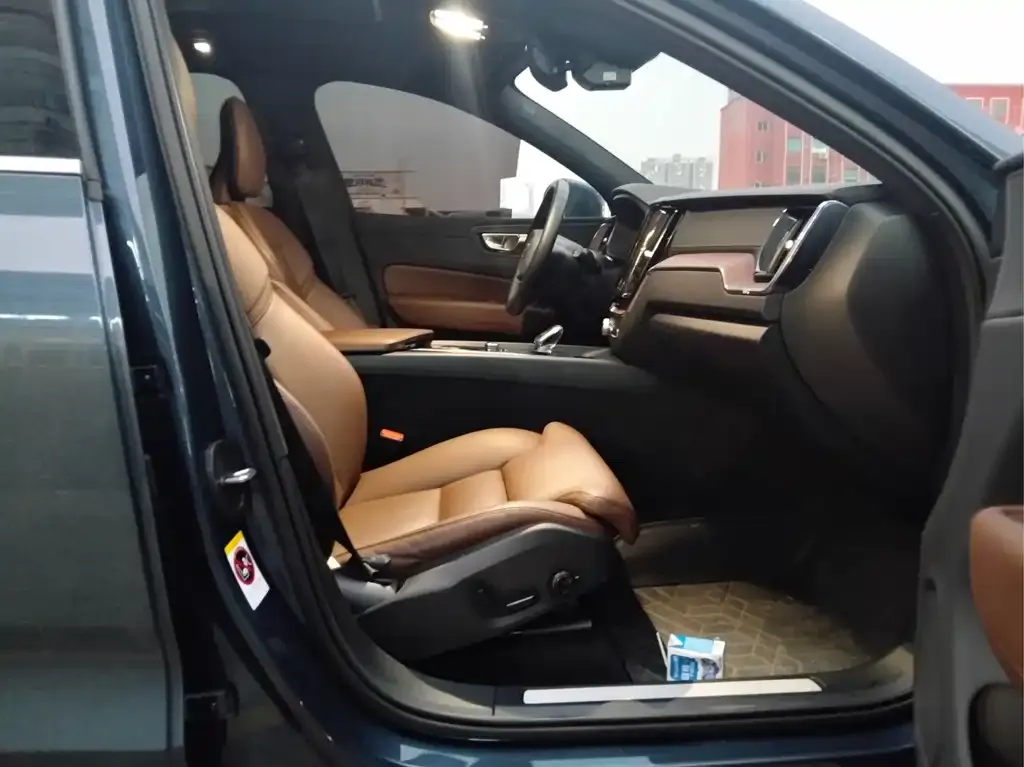 Volvo XC60 PHEV 2025 из CN, фото 10