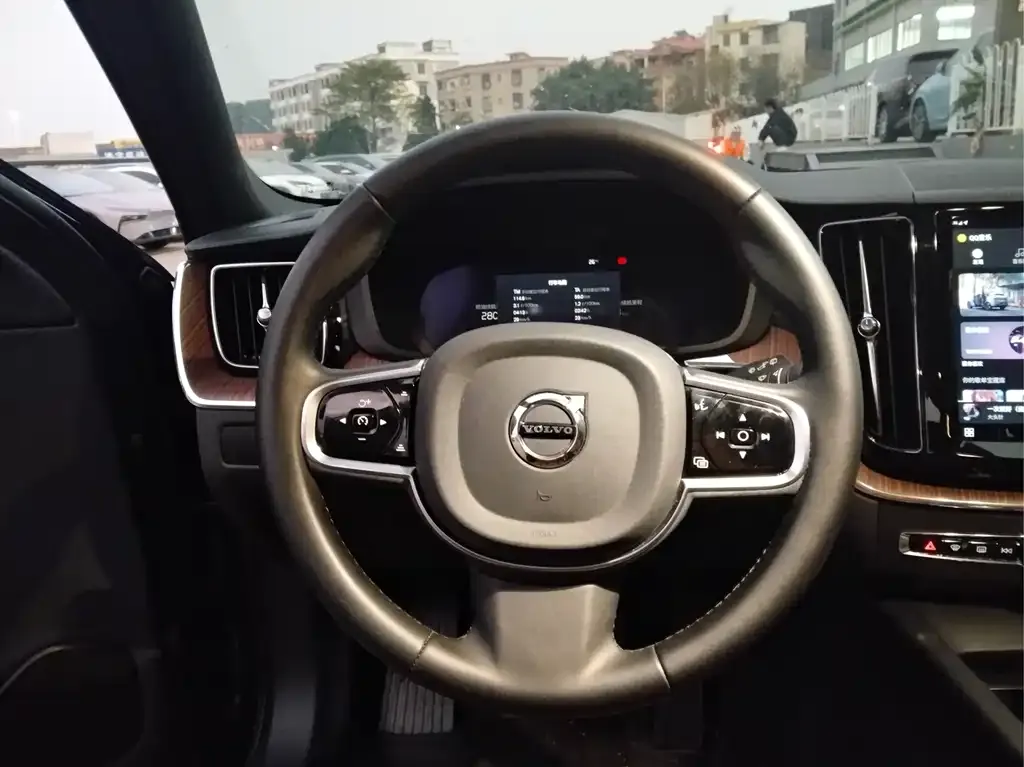 Volvo XC60 PHEV 2025 из CN, фото 9