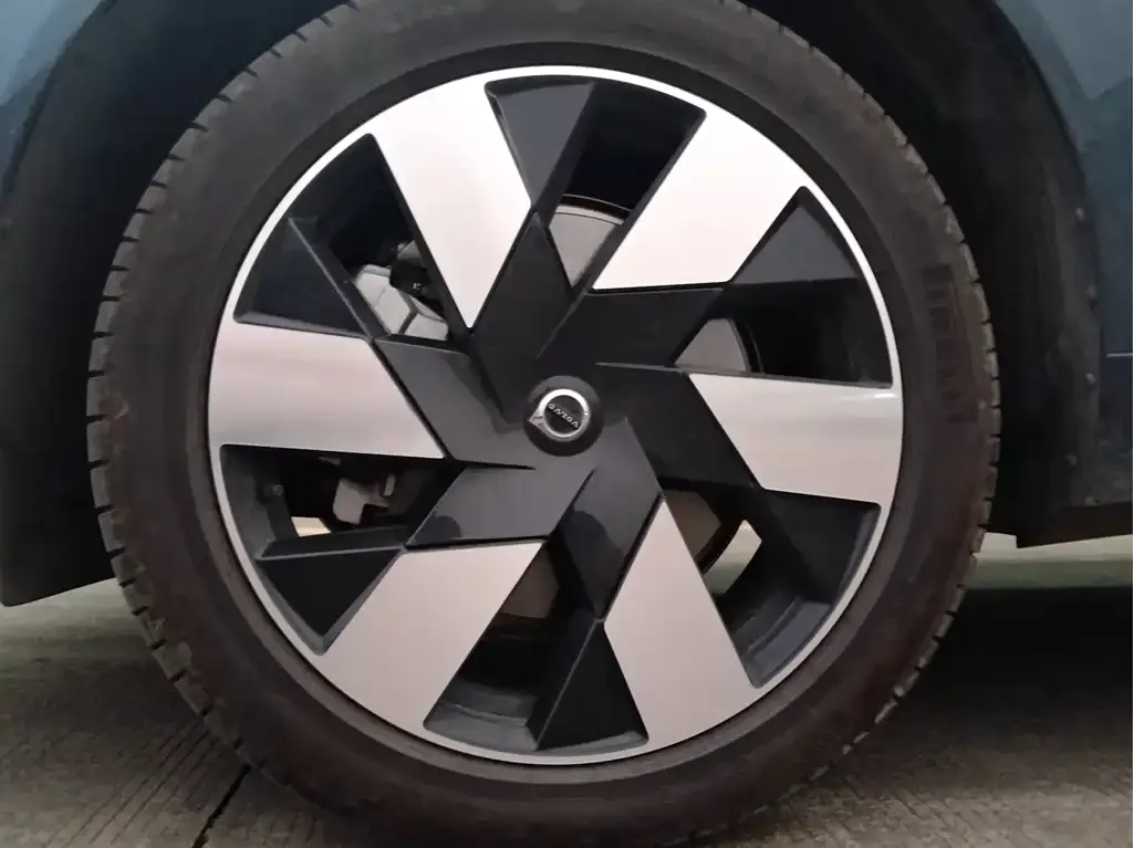 Volvo XC60 PHEV 2025 из CN, фото 2