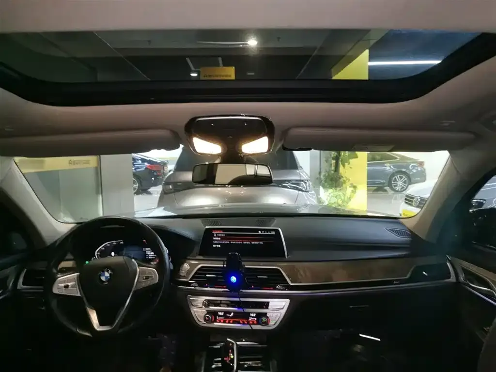BMW 7 Series 2021 из CN, фото 8