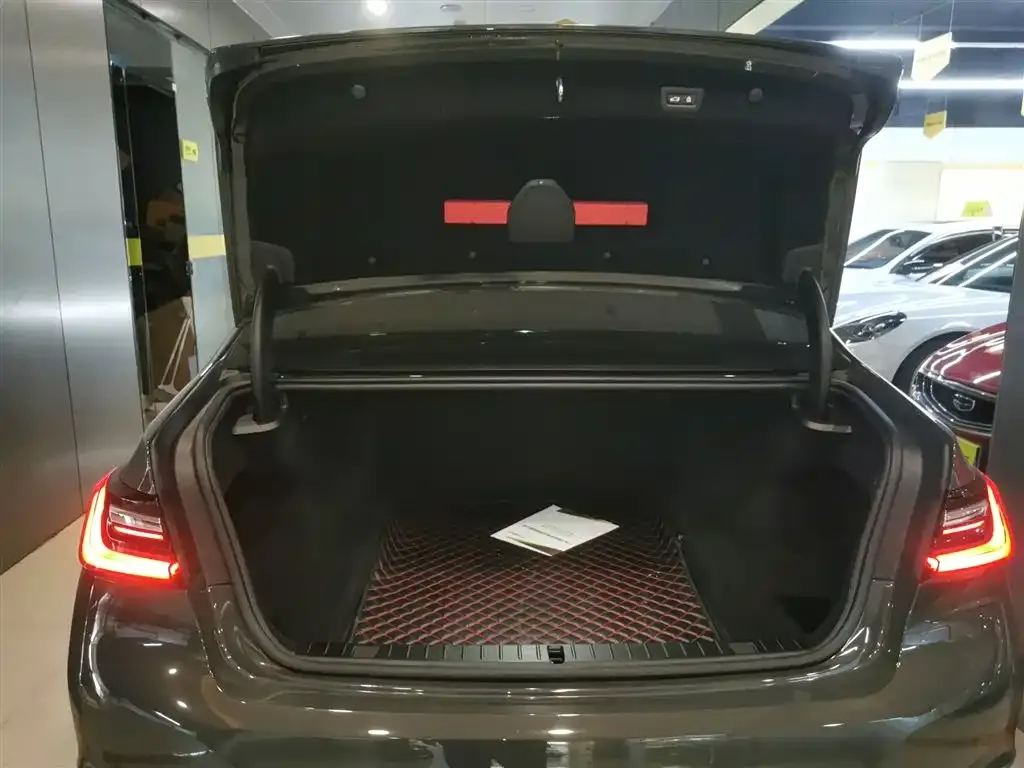 BMW 7 Series 2021 из CN, фото 9