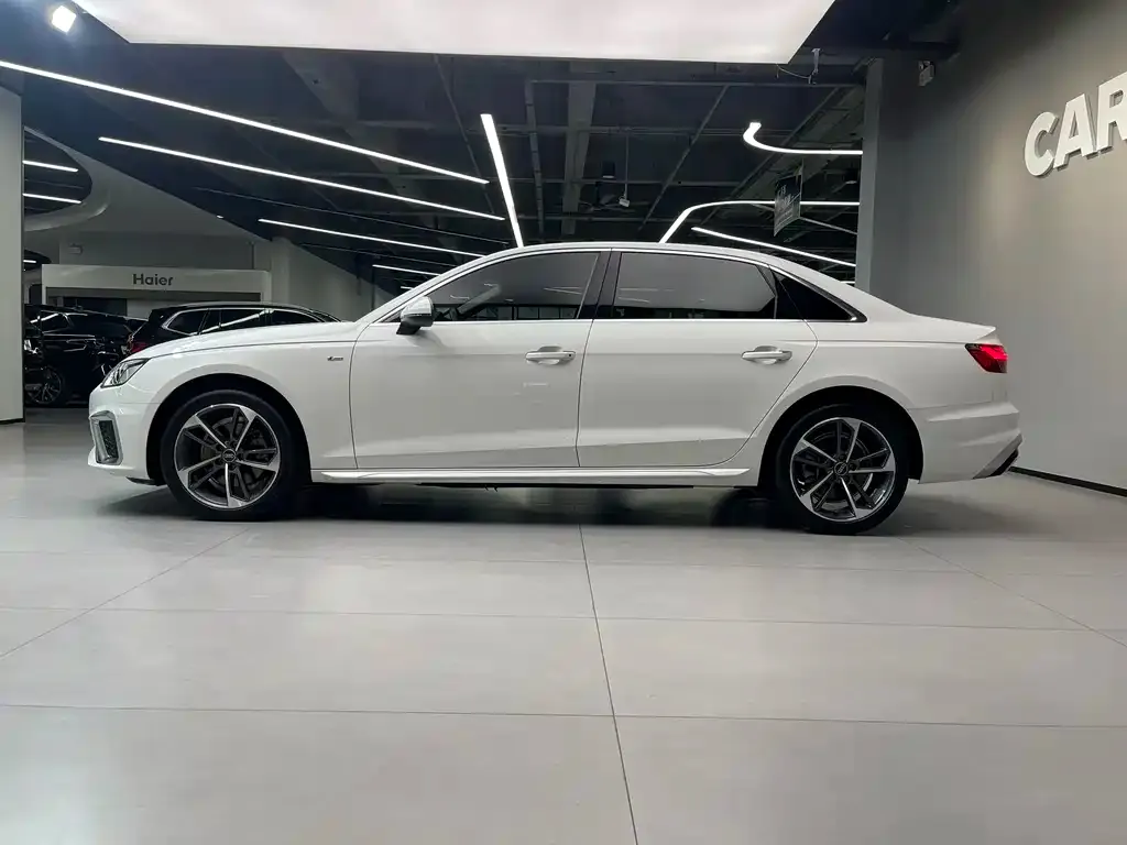 Audi A4L 2022 из CN, фото 6