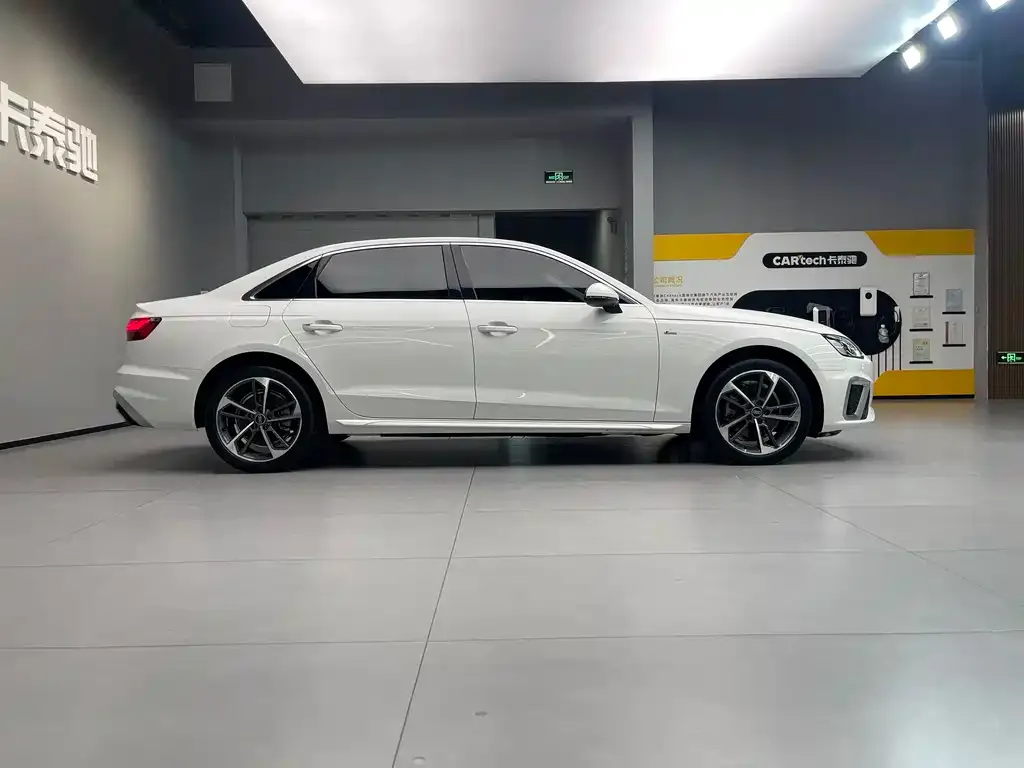 Audi A4L 2022 из CN, фото 2