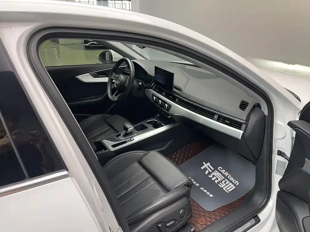 Audi A4L 2022 из CN, фото 9