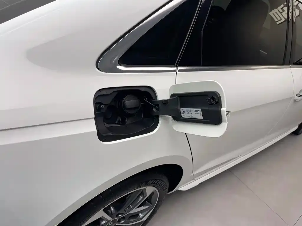 Audi A4L 2022 из CN, фото 8