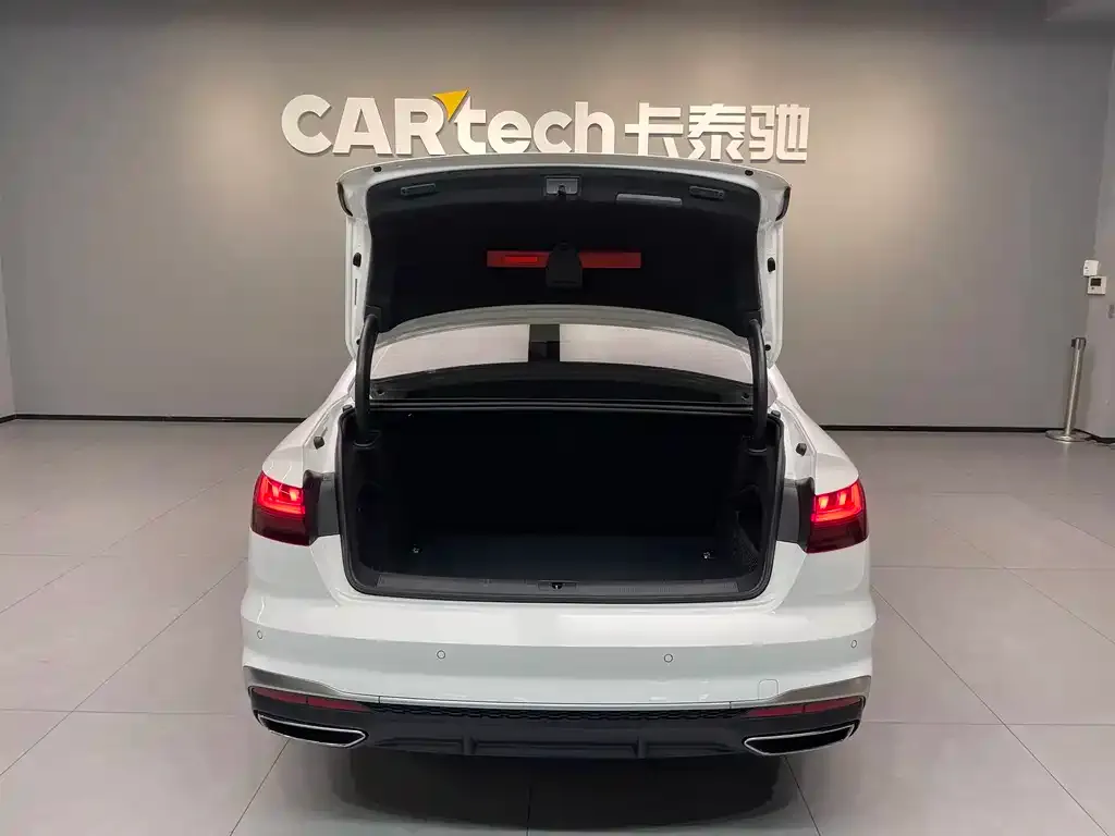 Audi A4L 2022 из CN, фото 4