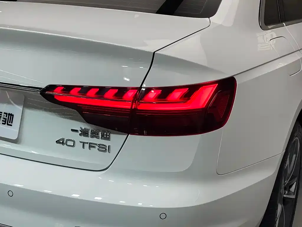 Audi A4L 2022 из CN, фото 5