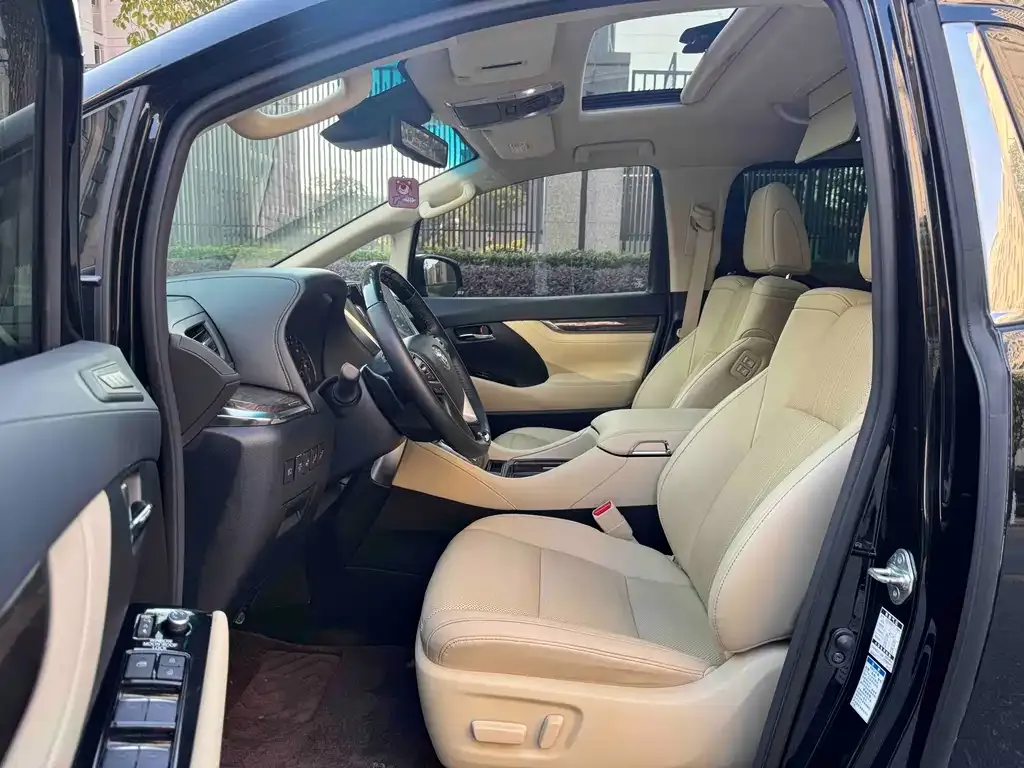 Toyota Vellfire — фото 8