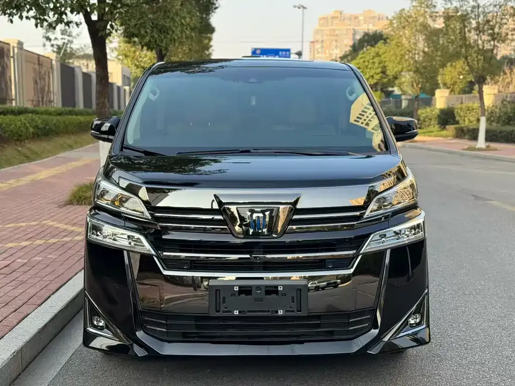 Toyota Vellfire — фото 2