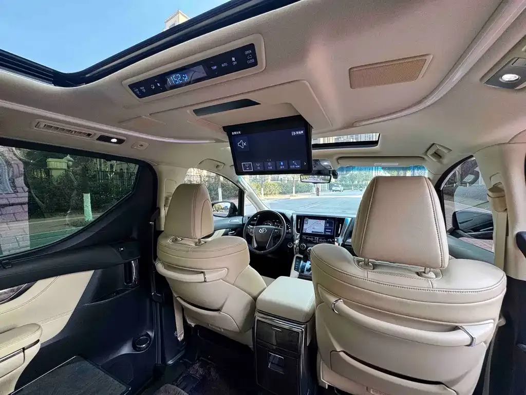 Toyota Vellfire — фото 6