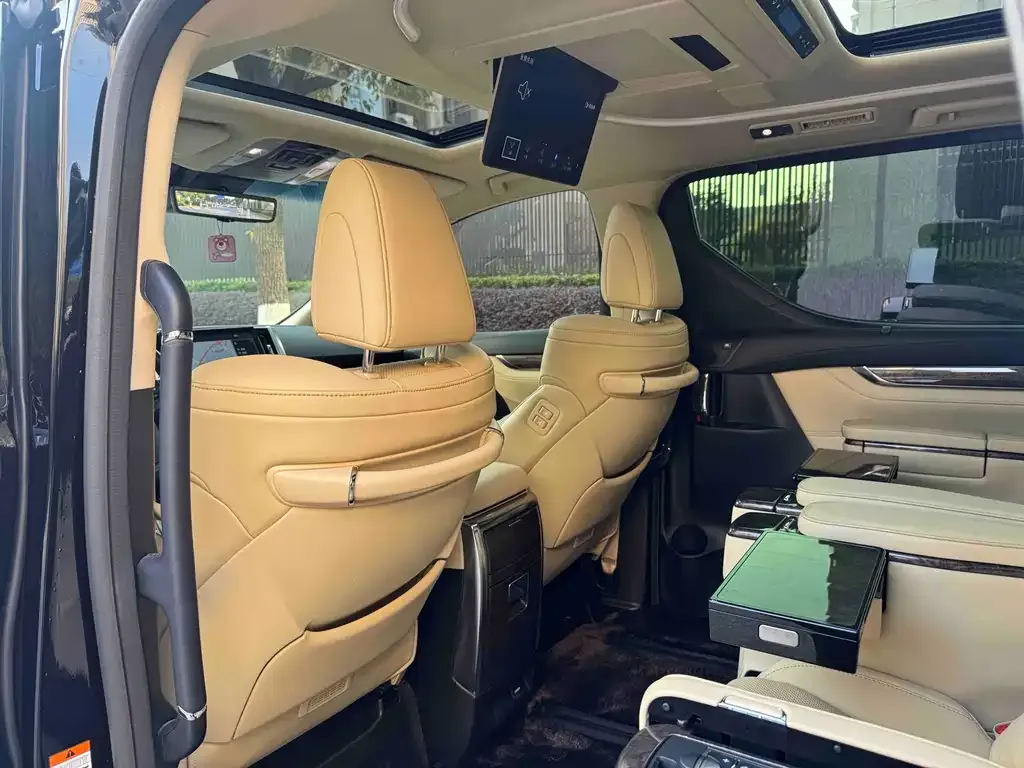 Toyota Vellfire — фото 9