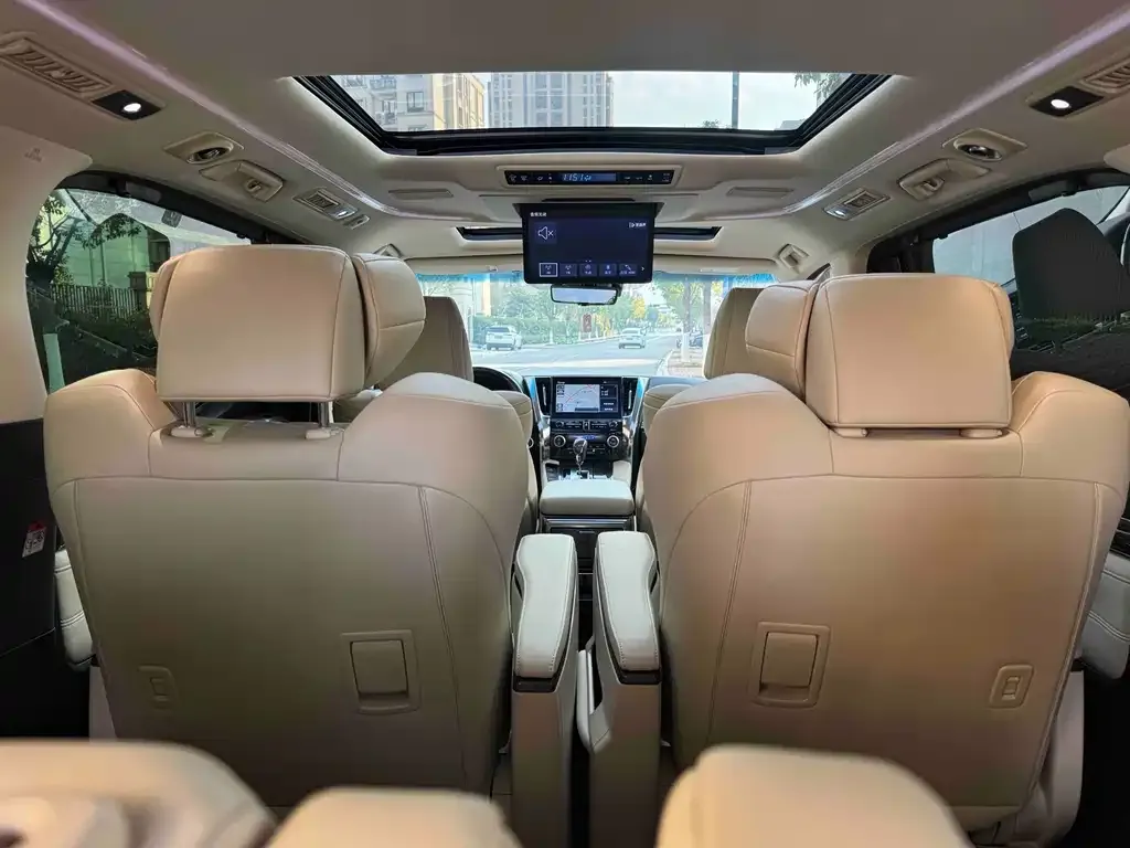 Toyota Vellfire — фото 3
