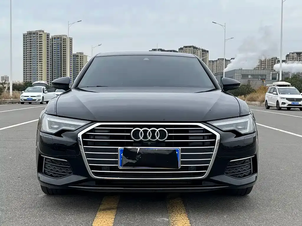 Audi A6L — фото 1