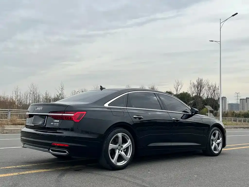 Audi A6L — фото 8