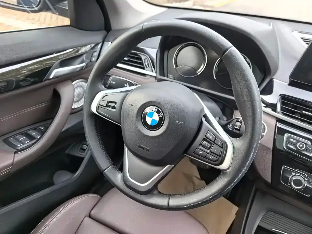 BMW X1 — фото 9