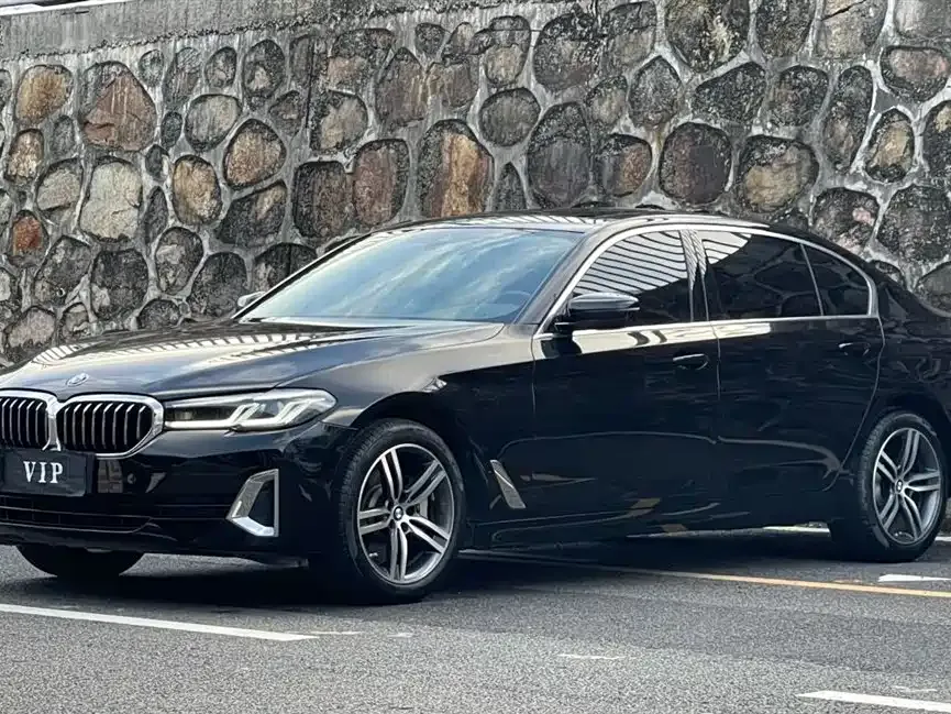 BMW 5 Series — фото 1