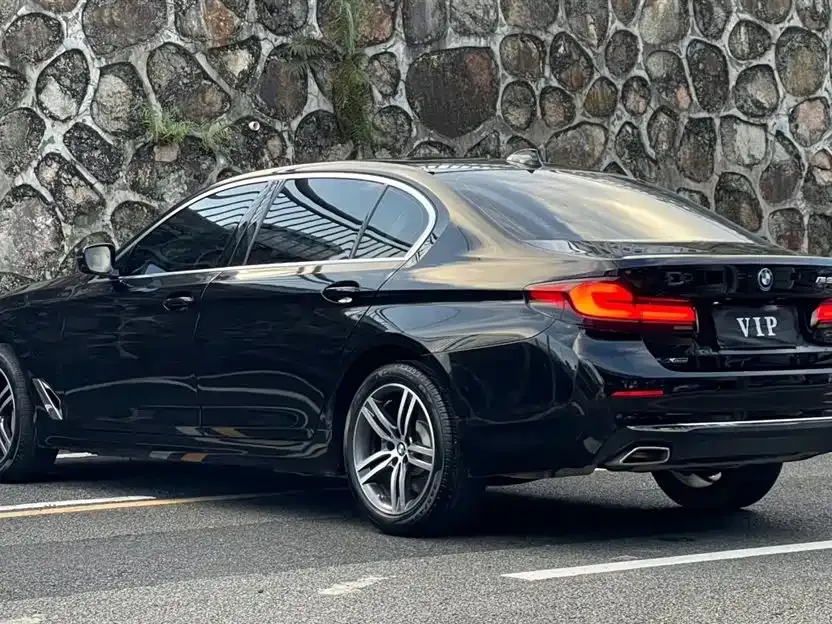 BMW 5 Series — фото 9