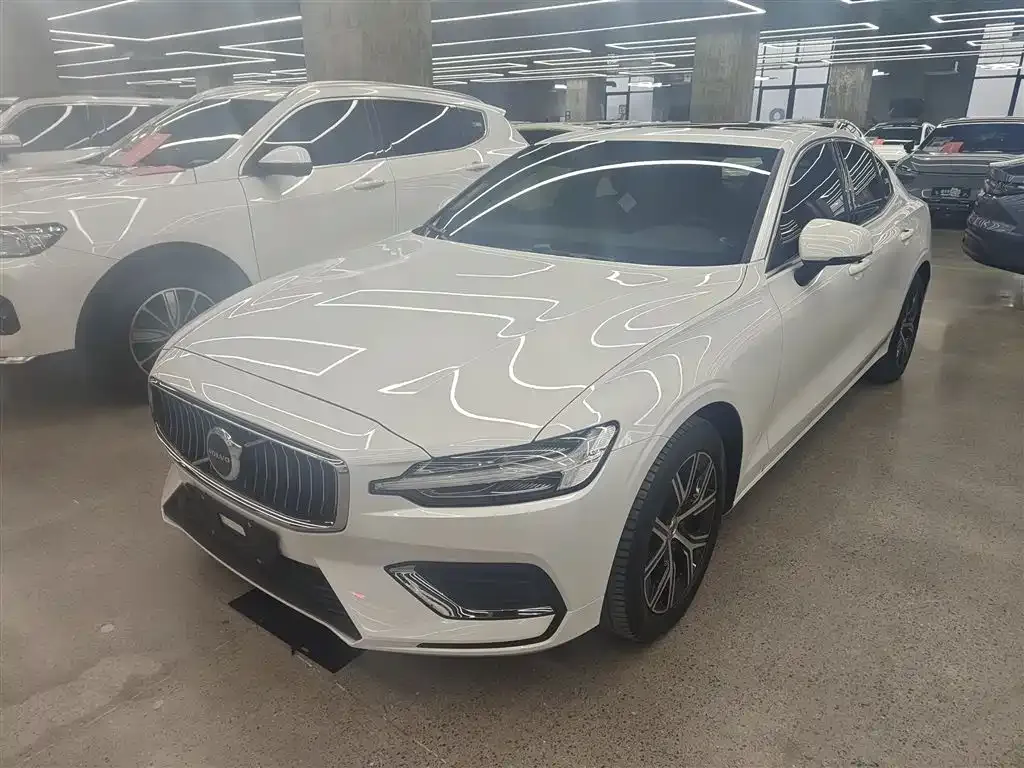 Volvo S60 2024 из CN, фото 1