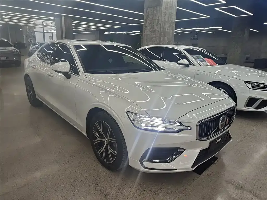Volvo S60 2024 из CN, фото 4