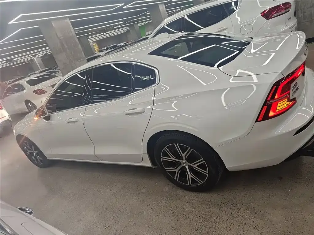 Volvo S60 2024 из CN, фото 3