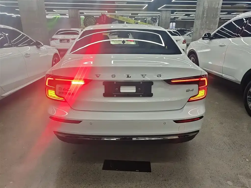 Volvo S60 2024 из CN, фото 5