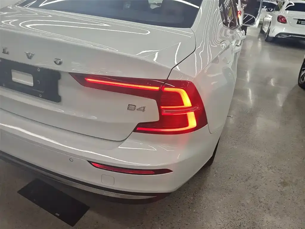 Volvo S60 2024 из CN, фото 8