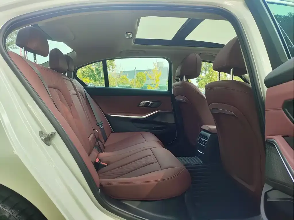 BMW 3 Series 2024 из CN, фото 7