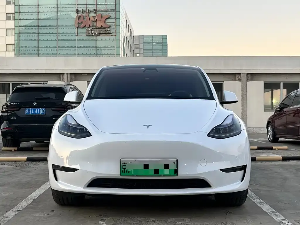 Tesla Model Y 2023 из CN, фото 2
